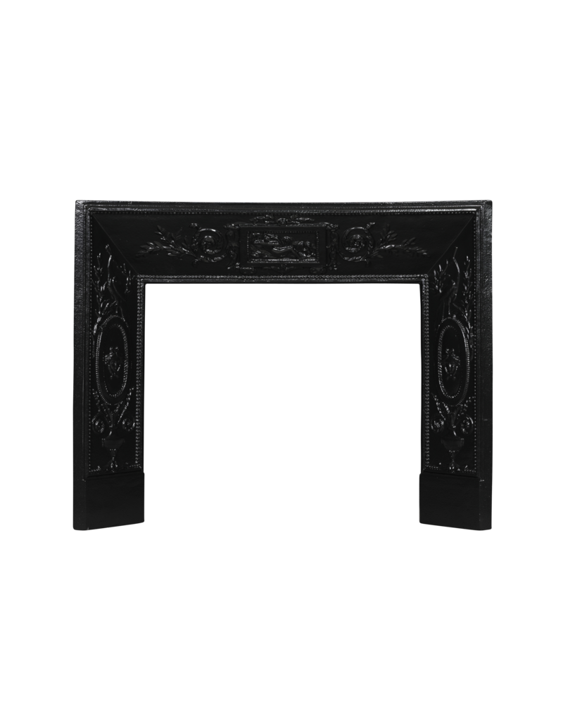 Maison Leon Van den Bogaert Gusseiserner Kamin-Innenrahmen mit Medaillons und Vögeln — 96 cm