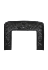 Maison Leon Van den Bogaert Alter Kamininnenrahmen aus Gusseisen mit Puttenmedaillons – 118 cm