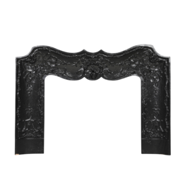 Maison Leon Van den Bogaert Gusseiserner Kamininnenrahmen mit Rocaillen – 122,5 cm