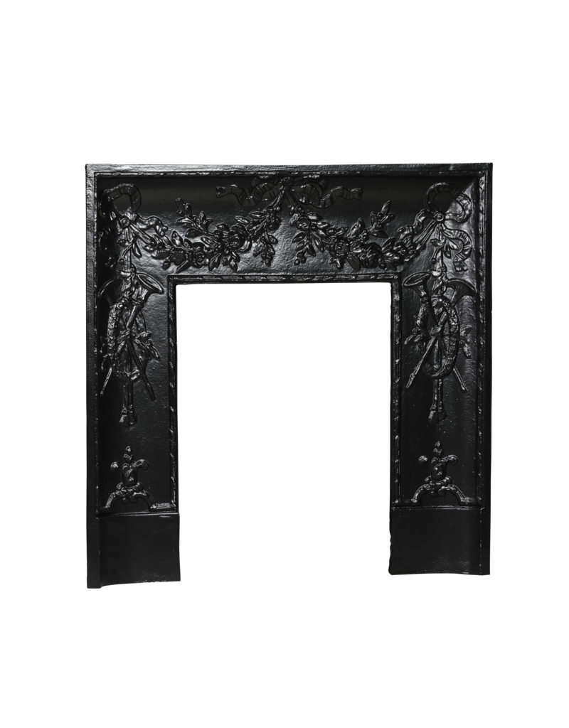 Maison Leon Van den Bogaert Gietijzeren binnenkader 86 cm met muzikale motieven in Louis XVI-stijl