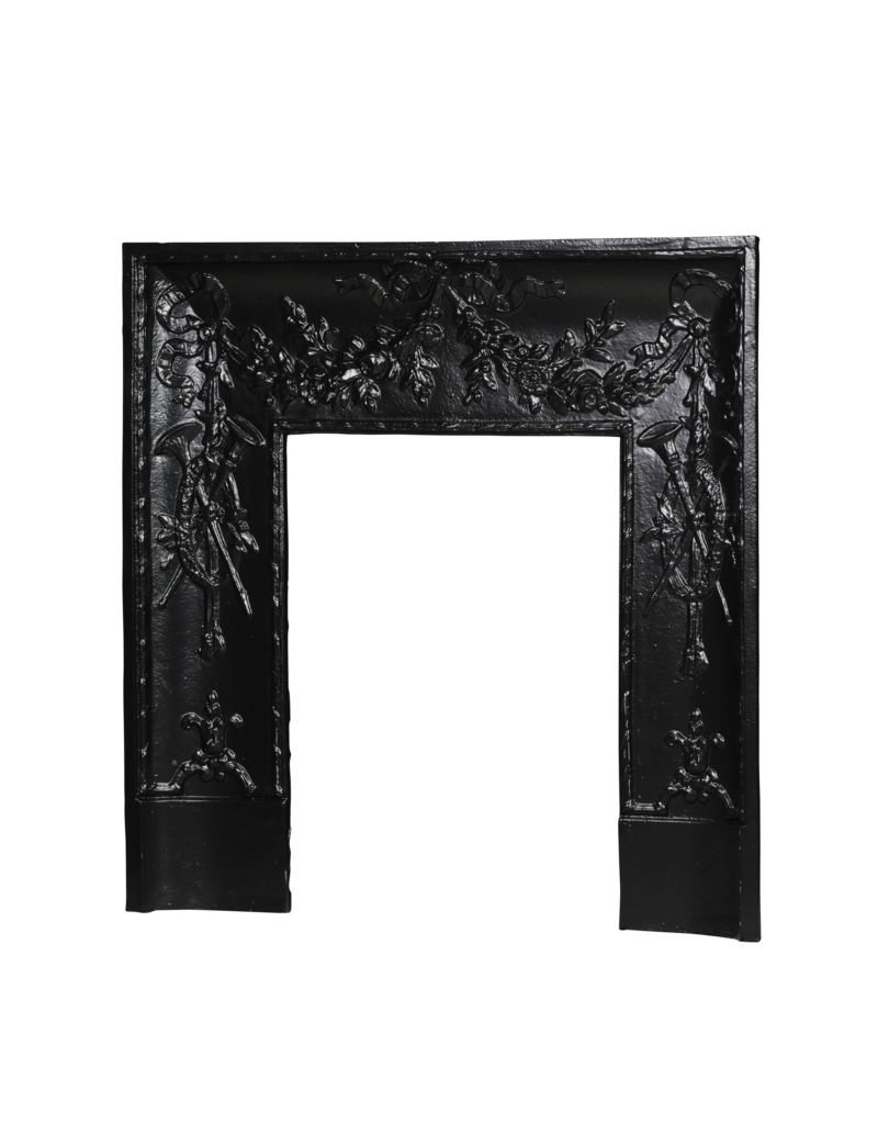 Maison Leon Van den Bogaert Gietijzeren binnenkader 86 cm met muzikale motieven in Louis XVI-stijl