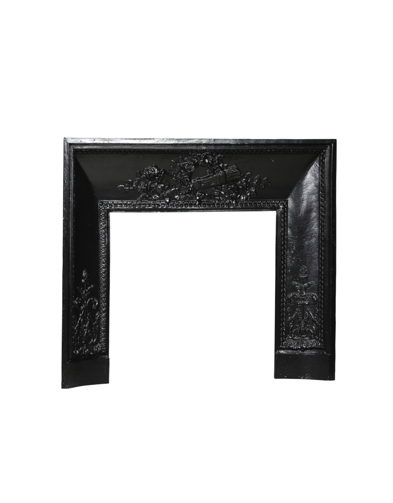 Maison Leon Van den Bogaert Contrecœur en fonte de style Directoire, 101 cm, à couronne fleurie
