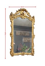 Maison Leon Van den Bogaert Antiker französischer Régence-Spiegel aus vergoldetem Holz mit Originalglas, Rocaille-Schnitzerei und warmer Goldpatina