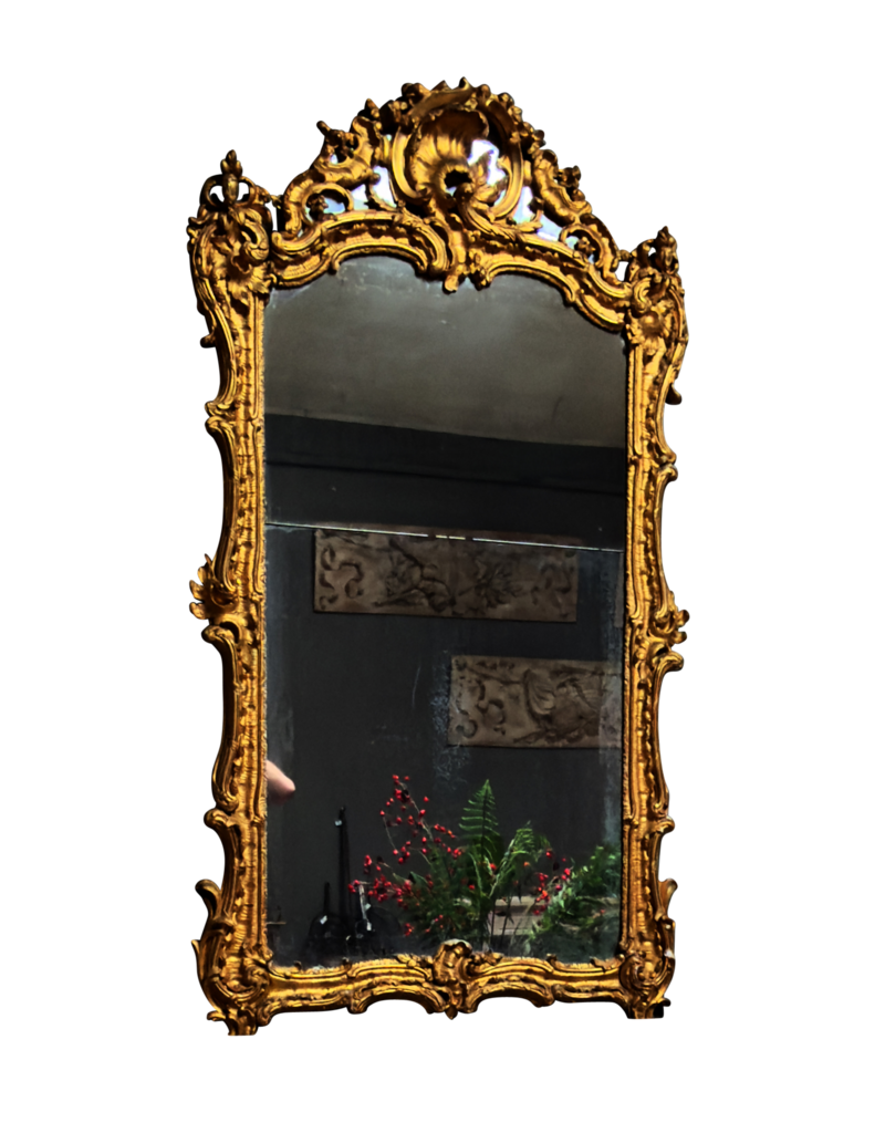 Maison Leon Van den Bogaert Antieke Franse Régence spiegel in verguld hout met origineel spiegelglas, rocaille snijwerk en warme gouden patina