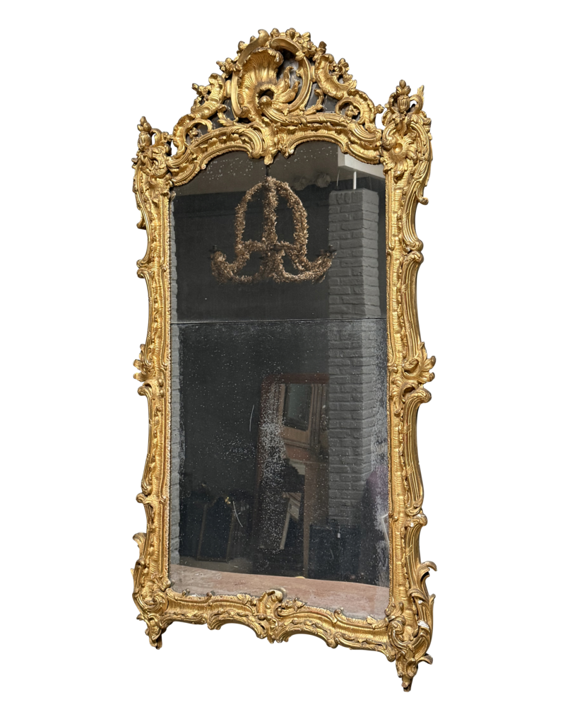 Maison Leon Van den Bogaert Antieke Franse Régence spiegel in verguld hout met origineel spiegelglas, rocaille snijwerk en warme gouden patina