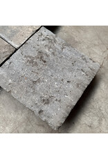 Maison Leon Van den Bogaert Baldosas antiguas de piedra azul belga 38 cm x 38 cm – cantos labrados y hermosa pátina de desgaste