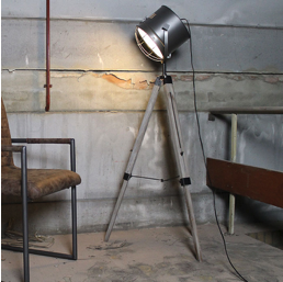 Industriële vloerlamp Tyra hout metaal