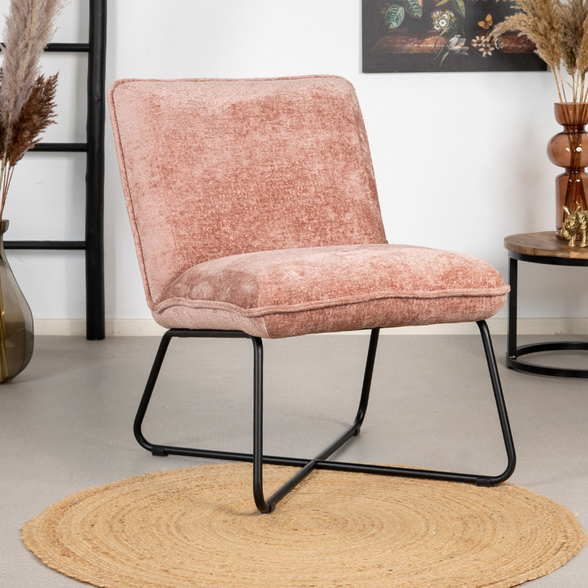 stoel Merchandising Groene achtergrond Scandinavische fauteuil Sophie chenille roze | Livin24