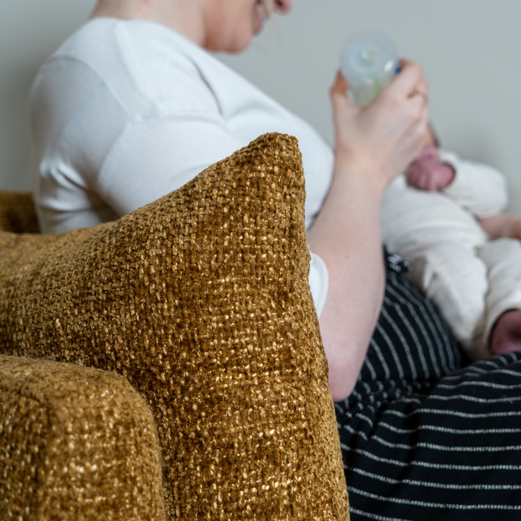 Stoel babykamer Ruby chenille stof zwart