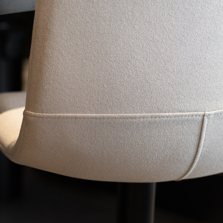 Scandinavische barkruk Eva draaibaar gerecyclede stof off white 60-76 cm