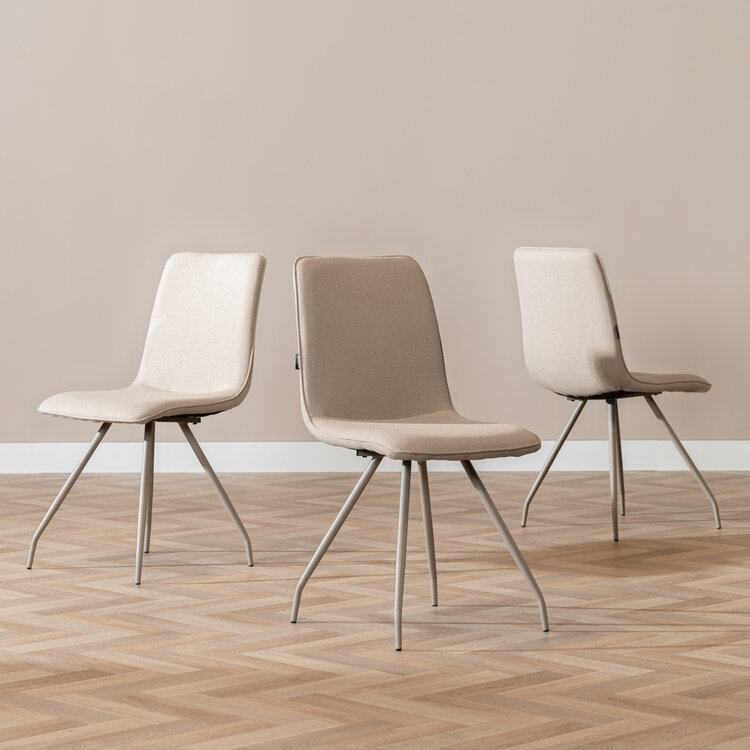 Scandinavische eetkamerstoel Pippi taupe gerecyclede stof