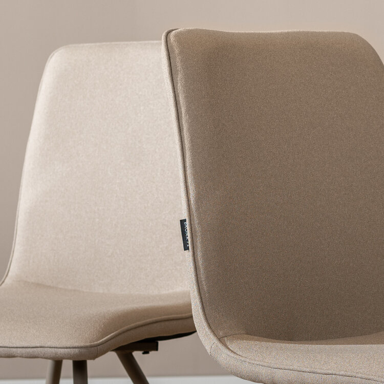 Scandinavische eetkamerstoel Pippi taupe gerecyclede stof