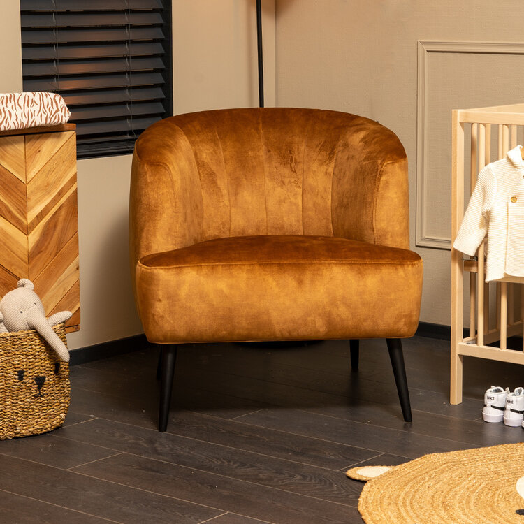 Stoel babykamer velvet Billy okergeel