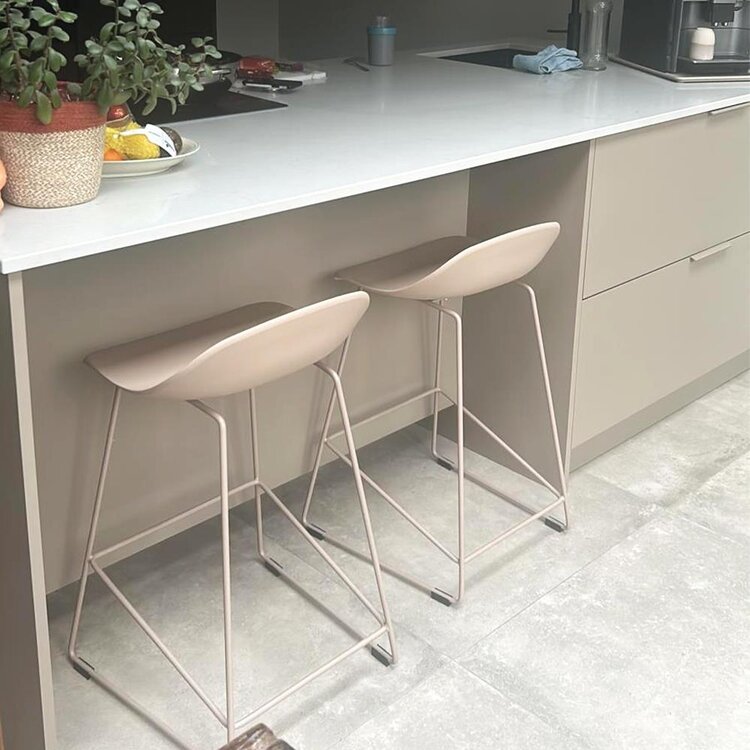 Scandinavische Barkruk Ellen taupe 66cm