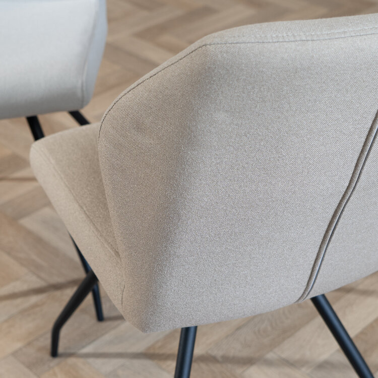 Scandinavische eetkamerstoel Fenris gerecyclede stof taupe