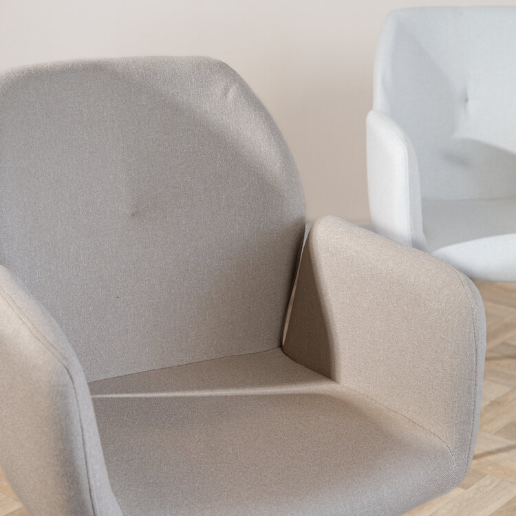 Scandinavische eetkamerstoel Frey gerecyclede stof taupe