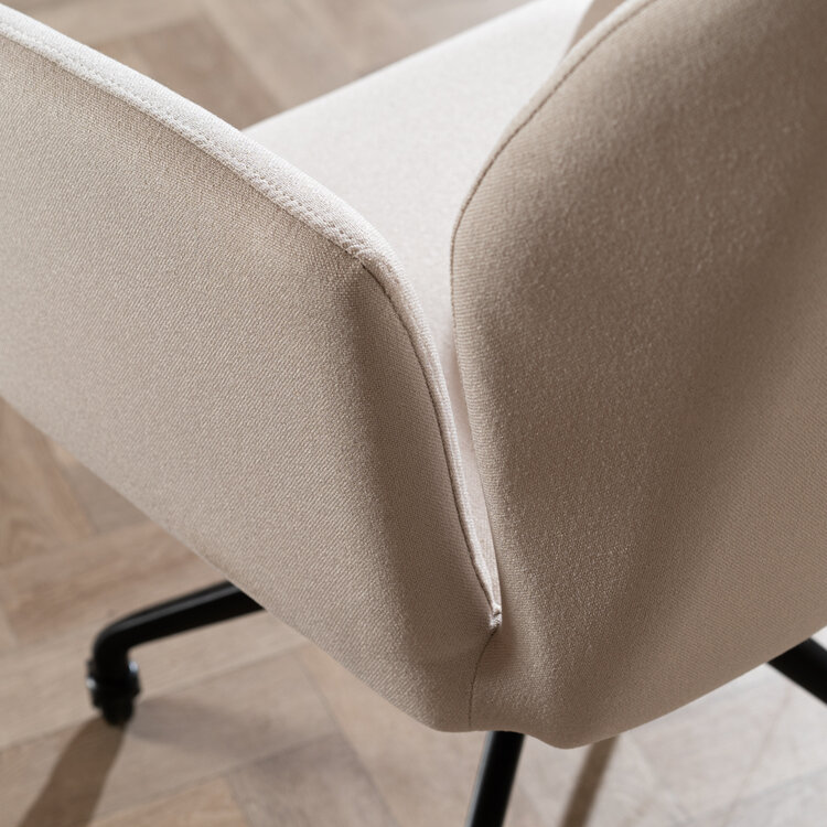 Scandinavische eetkamerstoel op wieltjes Runa gerecyclede stof off white