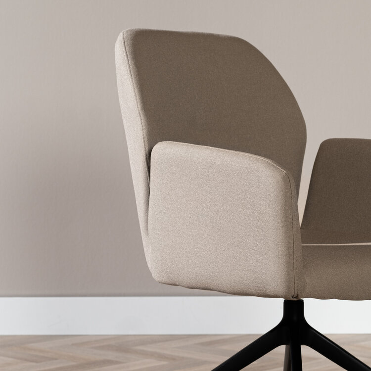 Scandinavische eetkamerstoel op wieltjes Runa gerecyclede stof taupe