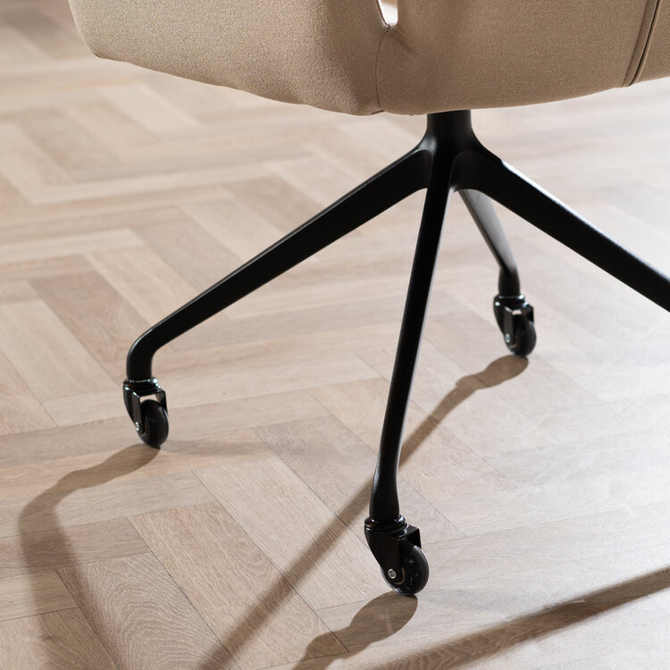 Scandinavische eetkamerstoel op wieltjes Runa gerecyclede stof taupe