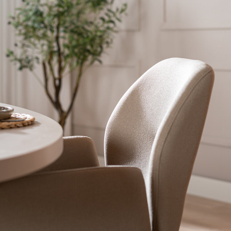 Scandinavische eetkamerstoel op wieltjes Runa gerecyclede stof taupe