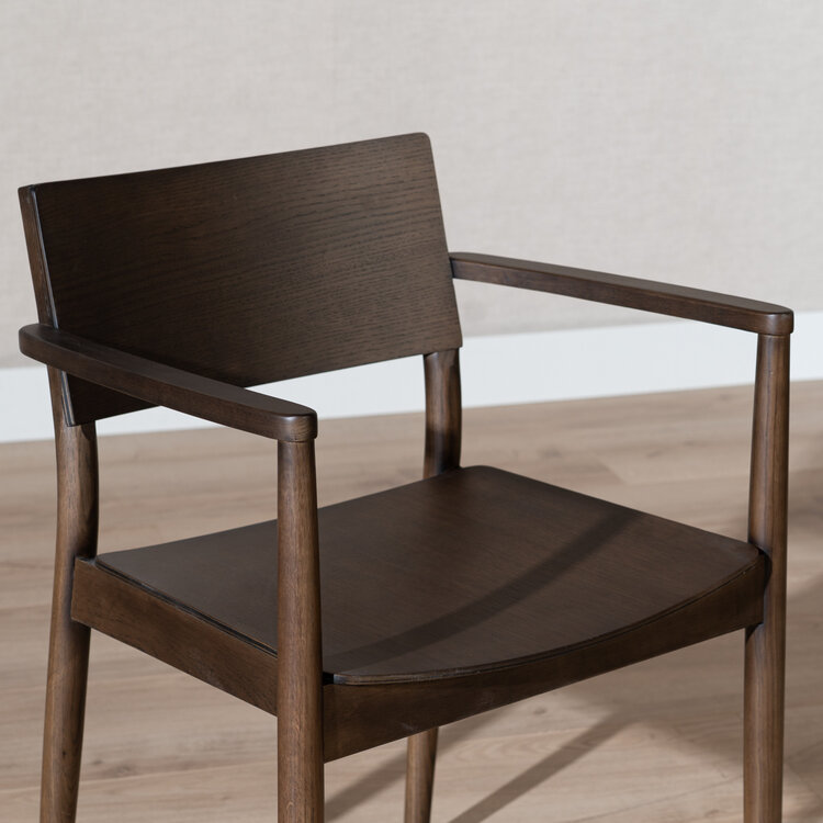 Scandinavische eetkamerstoel Iza walnoot