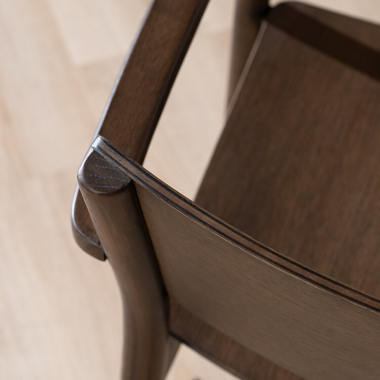 Scandinavische eetkamerstoel Iza walnoot