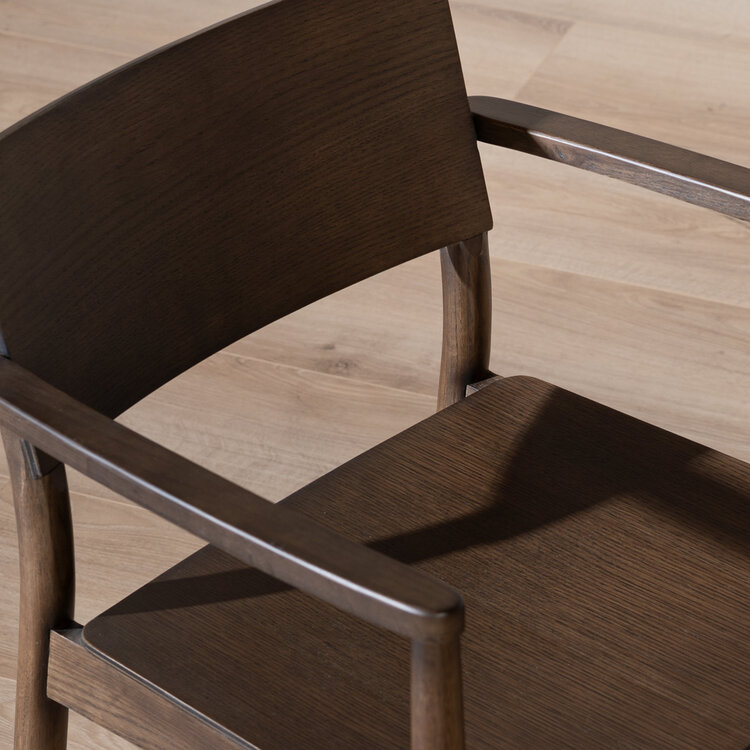 Scandinavische eetkamerstoel Iza walnoot