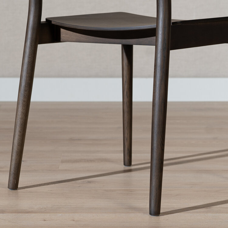 Scandinavische eetkamerstoel Juno walnoot