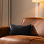 Sierkussen Myles stof gemêleerd zwart 25 x 45 cm