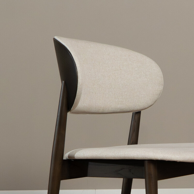 Eetkamerstoel Bohdi linnen walnoot