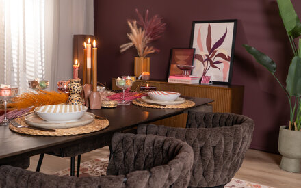 Vergeet het servies: Waarom je eettafel en stoelen de échte sfeermakers zijn