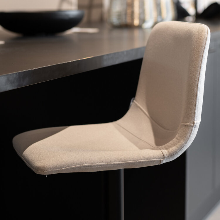 Scandinavische barkruk Eva draaibaar gerecyclede stof off white 60-76 cm