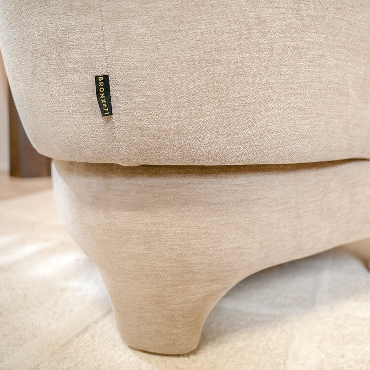 Fauteuil met hocker Emma velvet beige