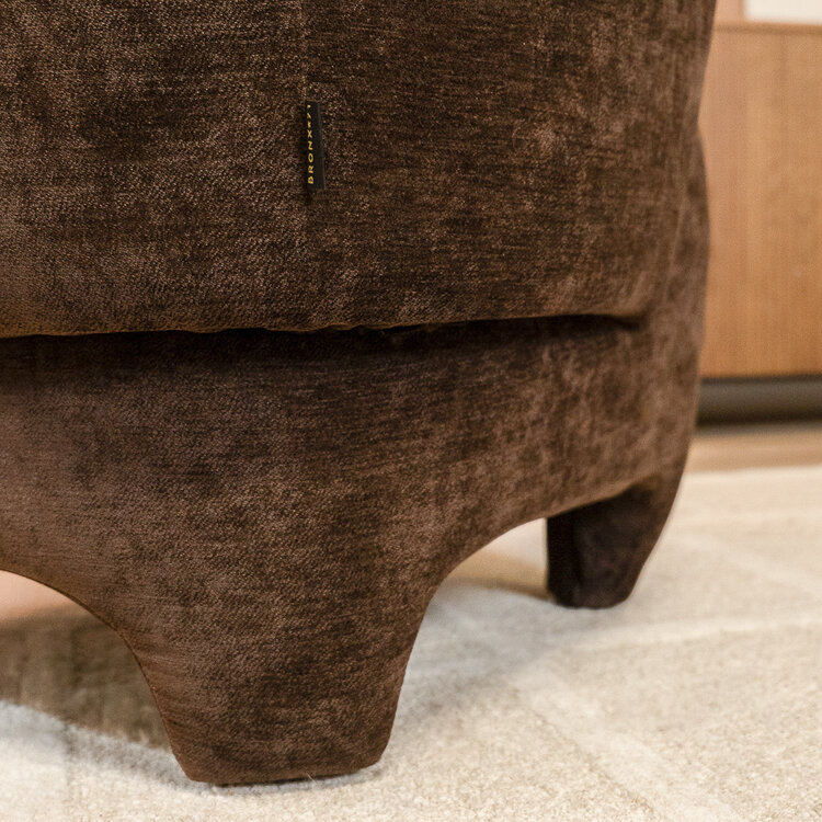 Fauteuil met hocker Emma velvet bruin