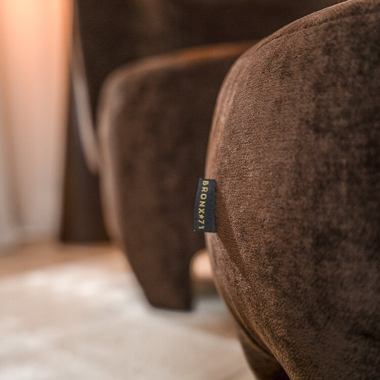 Fauteuil met hocker Emma velvet bruin