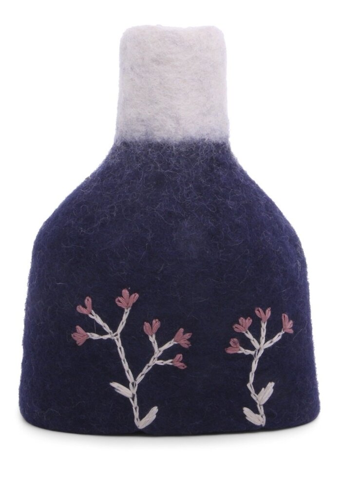 Gry & Sif - Vase Dark Blue/White with Embroidery incl. Glass
