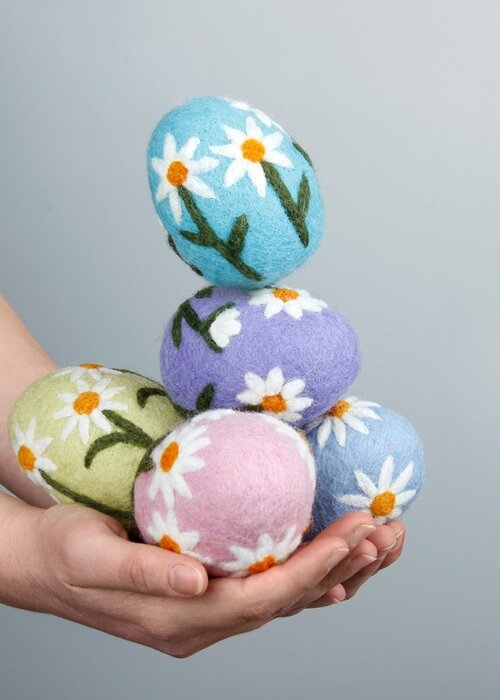 Sjaal met Verhaal Voorjaarsei met Margrietjes (6 stuks) - Sjaal met een Verhaal