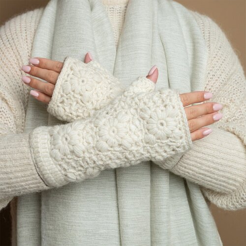 Handwarmers Granny Square Crème - Sjaal met een Verhaal 