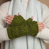 Sjaal met een Verhaal - Handwarmers Granny Square Legergroen