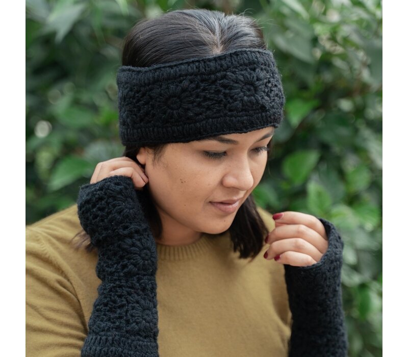 Sjaal met een Verhaal - Handwarmers Granny Square Zwart