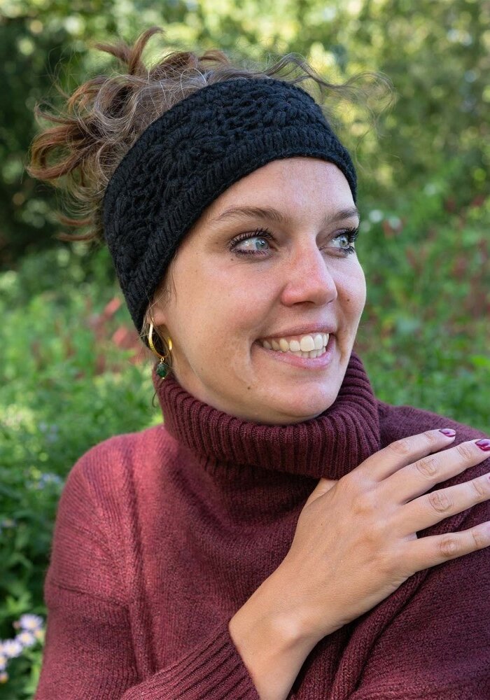 Sjaal met een Verhaal - Haarband Granny Square Zwart