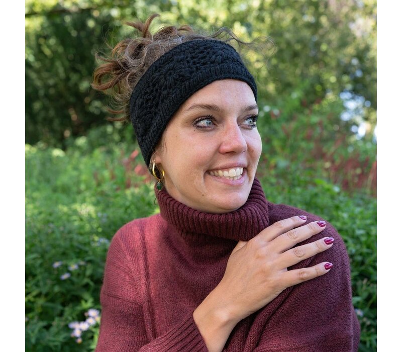 Sjaal met een Verhaal - Haarband Granny Square Zwart