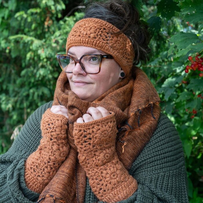 Sjaal met Verhaal Haarband Granny Square Cognac - Sjaal met een Verhaal