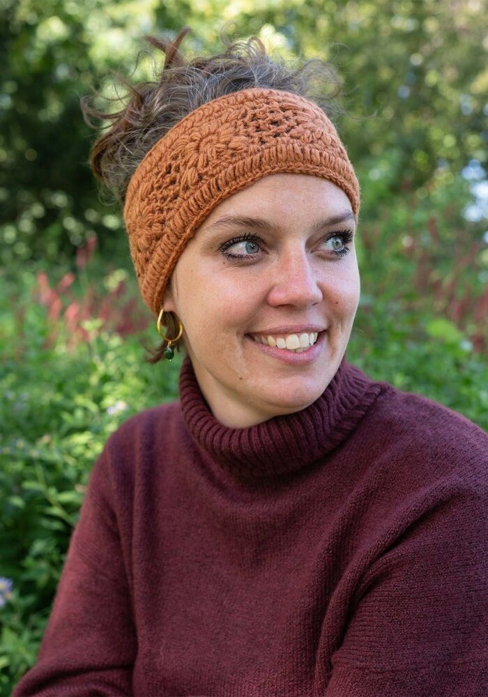 Sjaal met een Verhaal - Haarband Granny Square Cognac