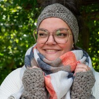 Sjaal met een Verhaal - Haarband Granny Square Taupe