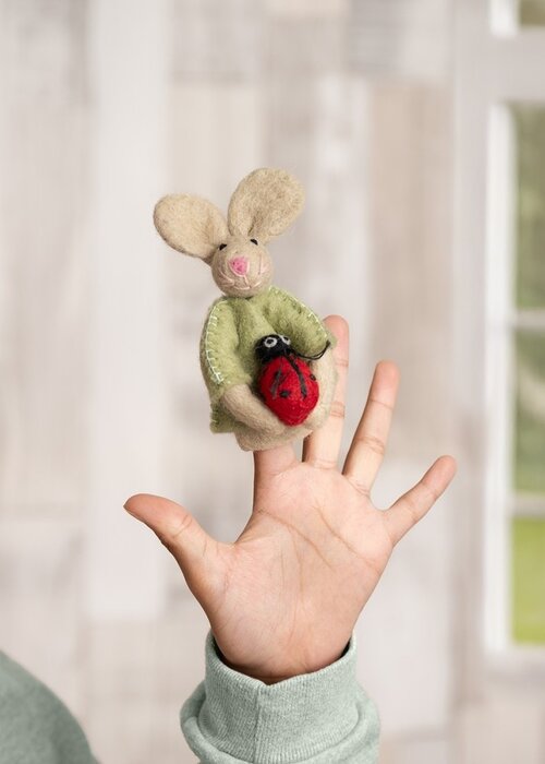 Sjaal met Verhaal Vingerpopje Funny Bunny Lieveheersbeestje - Sjaal met een Verhaal