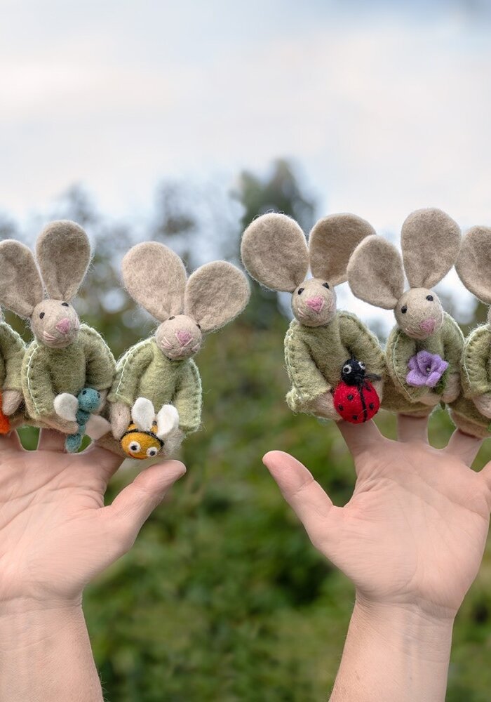 Sjaal met een Verhaal - Vingerpopje Funny Bunny Wortel