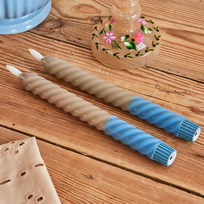 RICE Gedraaide LED-kaarsen - Zand en blauw (set van 2) - rice