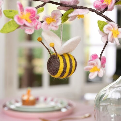 Hanger Bij XL - Sjaal met een Verhaal 