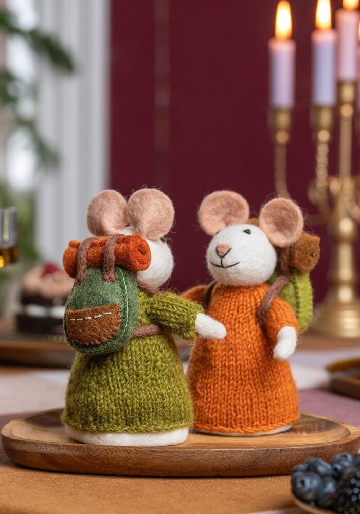 Sjaal met een Verhaal - Decoratie Muis Wandelaar Cognac